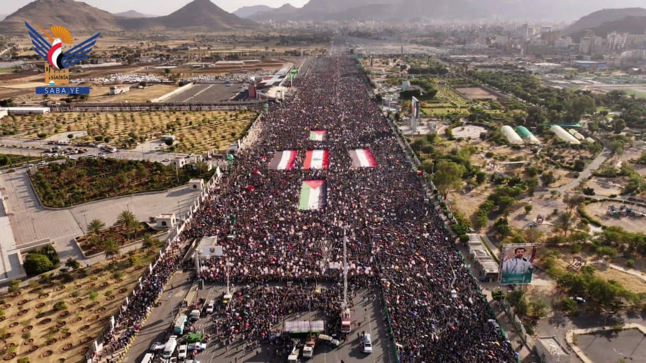 مسيرة مليونية بالعاصمة صنعاء تحت شعار “مباركة للبنان ومع غزة حتى النصر والاحتلال إلى زوال”